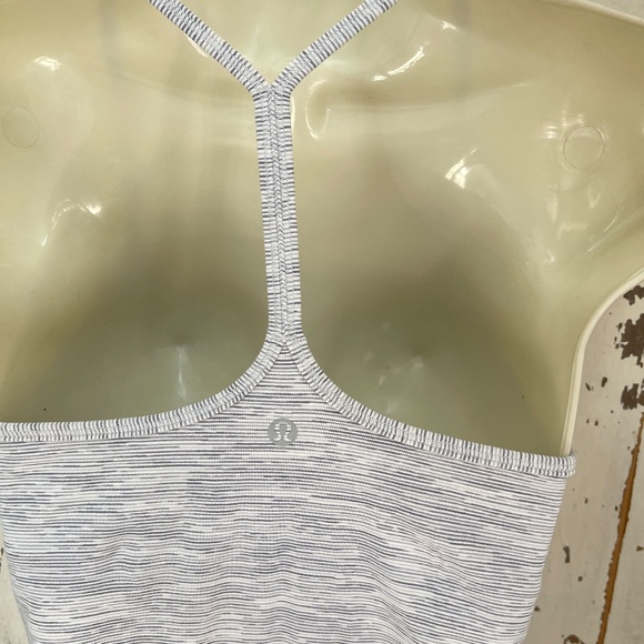 Lululemon Y Power Pose Gray White Athletic Yoga Sports Bra Racer Back Tank Top - Picture 5 of 6